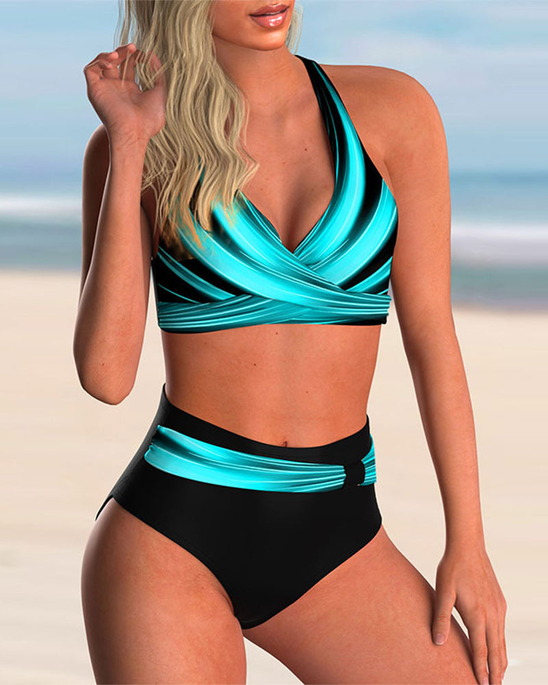 Victoria | Stilig Bikinisett med Kryssoverdel og Trendy Print