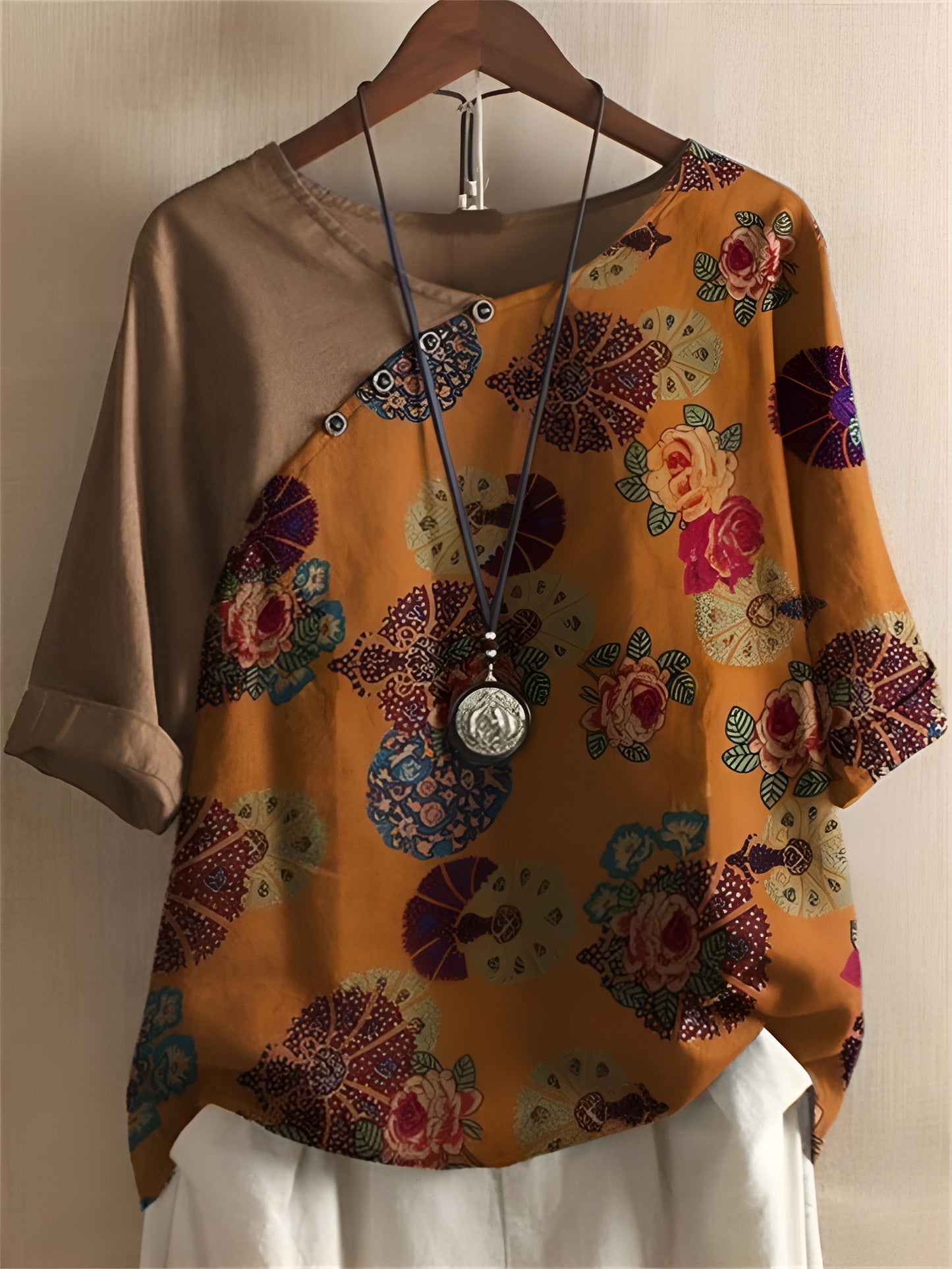 Gudbjørg | Kortermet Bluse med Blomsterprint