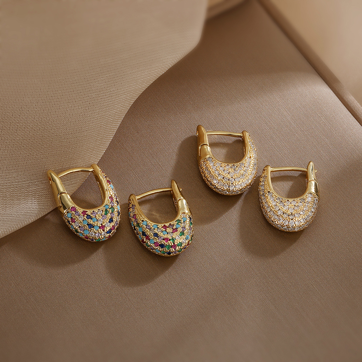 Cambria – Elegante Fargerike Inlagte Krystalløreringer