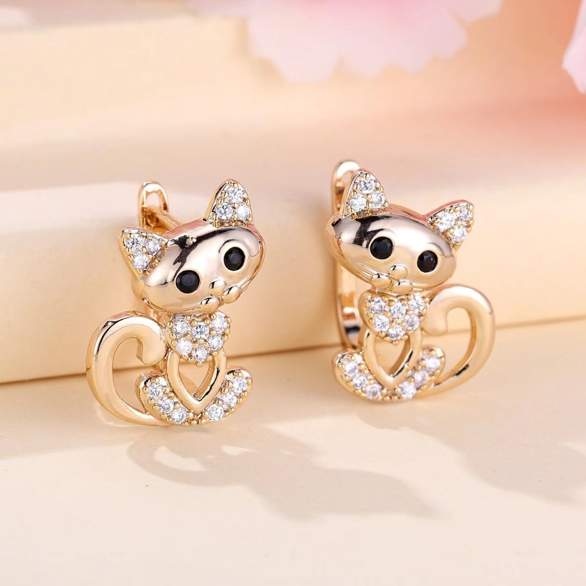 Yasmin – Elegante Zirconia Kattøredobber