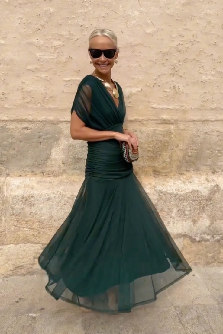 Hennika | Drapert Kjole med Elegant Silhuett