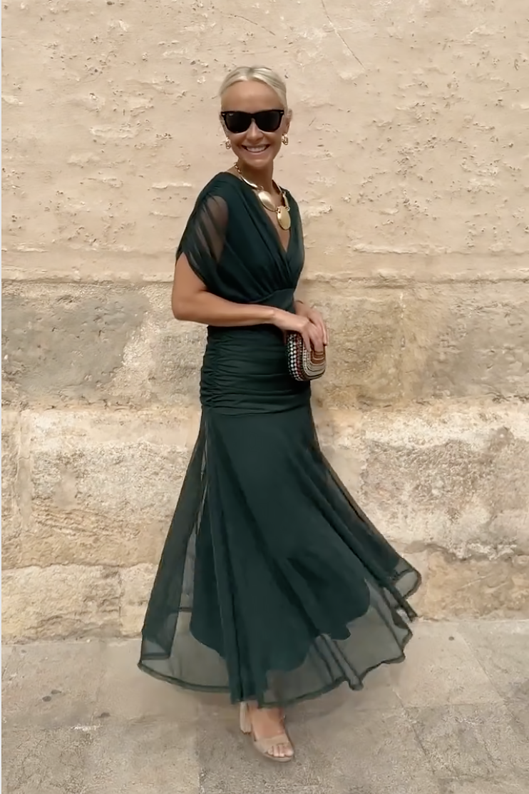 Hennika | Drapert Kjole med Elegant Silhuett