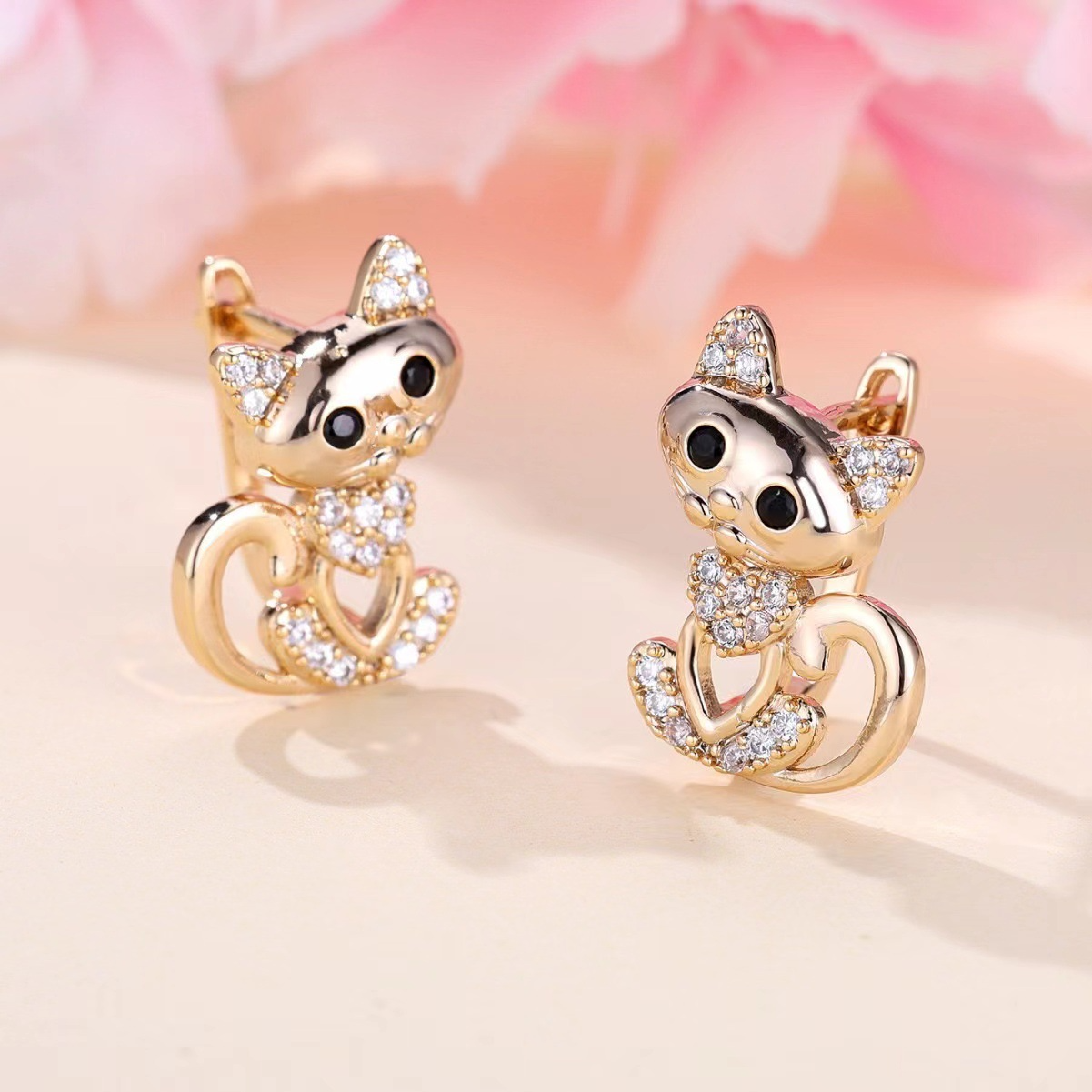 Yasmin – Elegante Zirconia Kattøredobber