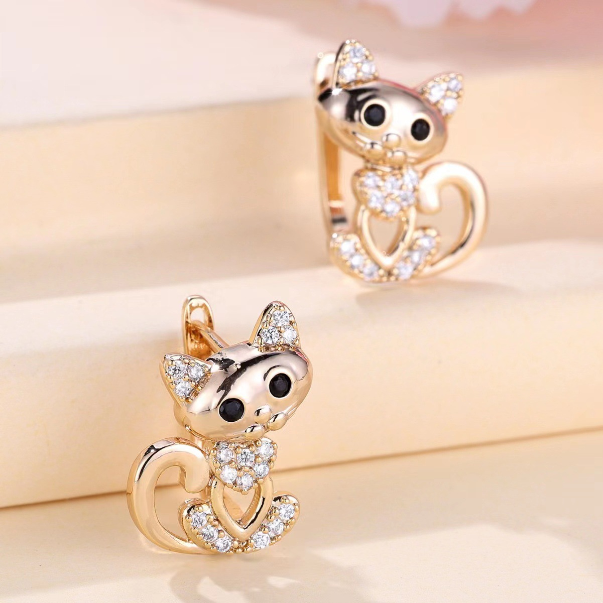 Yasmin – Elegante Zirconia Kattøredobber