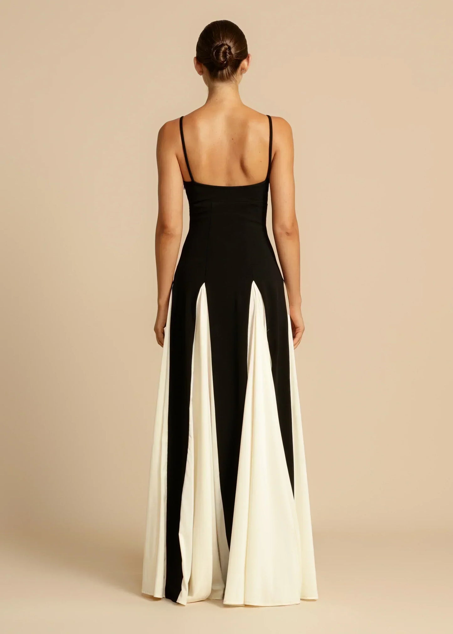 Celia - Elegant Kontrast Volanger Maxikjole