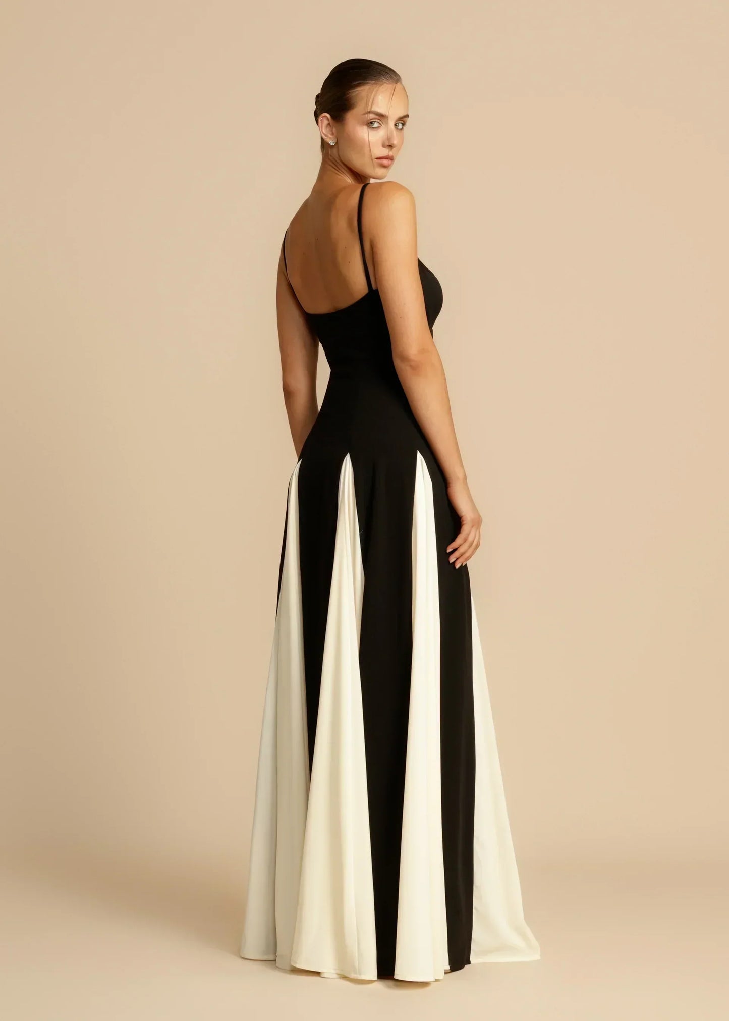 Celia - Elegant Kontrast Volanger Maxikjole