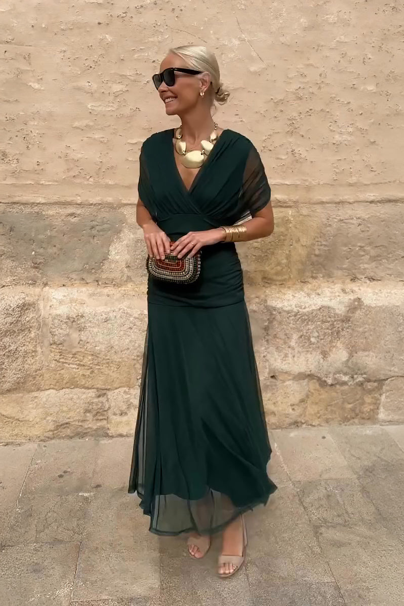 Hennika | Drapert Kjole med Elegant Silhuett