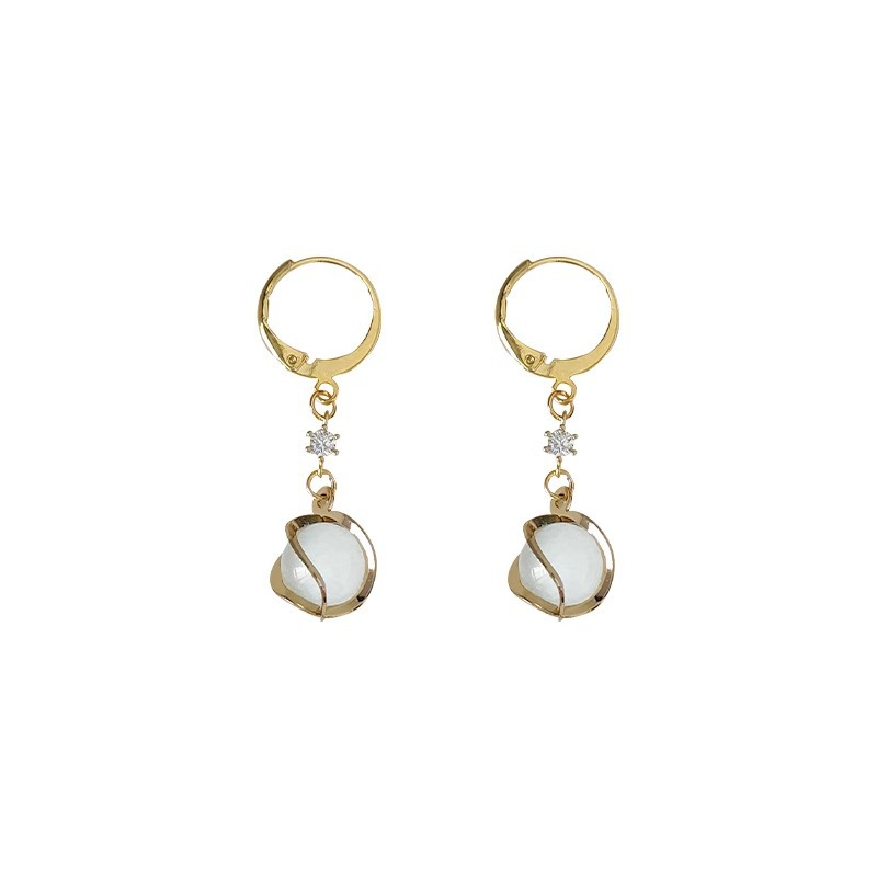 Blythe – Vintage Hvit Opal Hengende Gyldne Øredobber