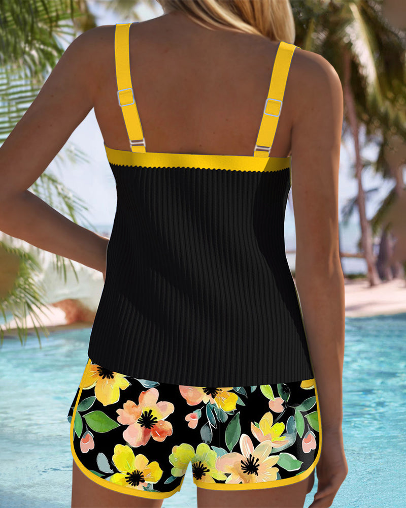 Sophie | Elegant svart tankini med vakre blomster og matchende strandbukse