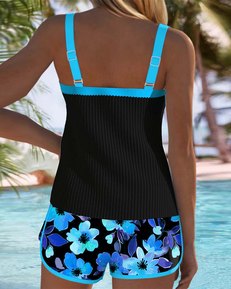 Sophie | Elegant svart tankini med vakre blomster og matchende strandbukse