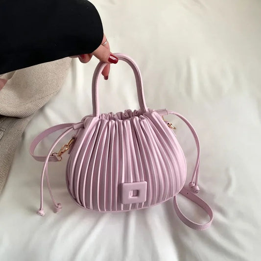 Kåra | Elegant plissert håndveske i pudderrosa