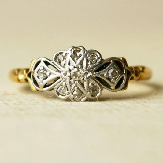 Ragnfrid | Vintage Gullring med Blomsterdetaljer
