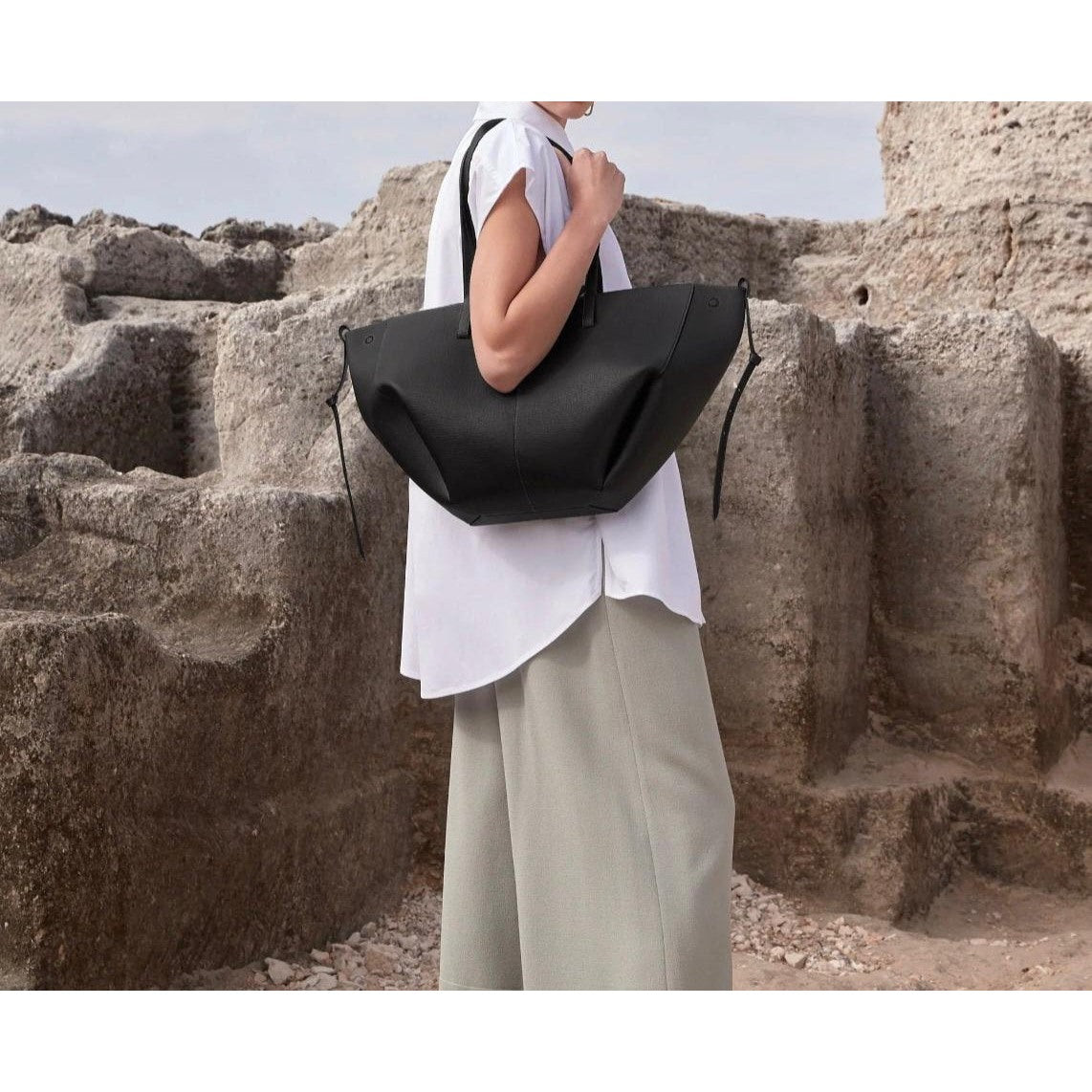 Mara | Taupe Skinn Toteveske i Oversized Design