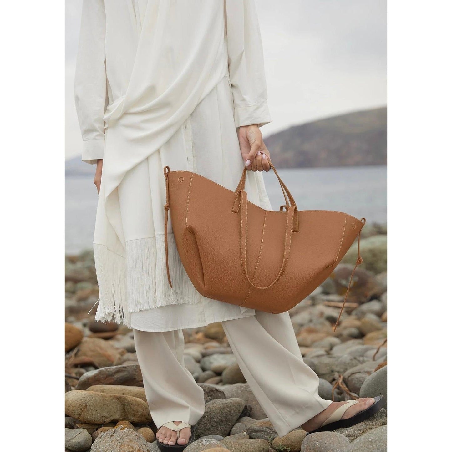 Mara | Taupe Skinn Toteveske i Oversized Design