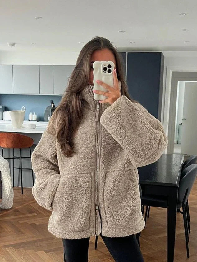 Anette | Myk Jakke med Avslappet Eleganse