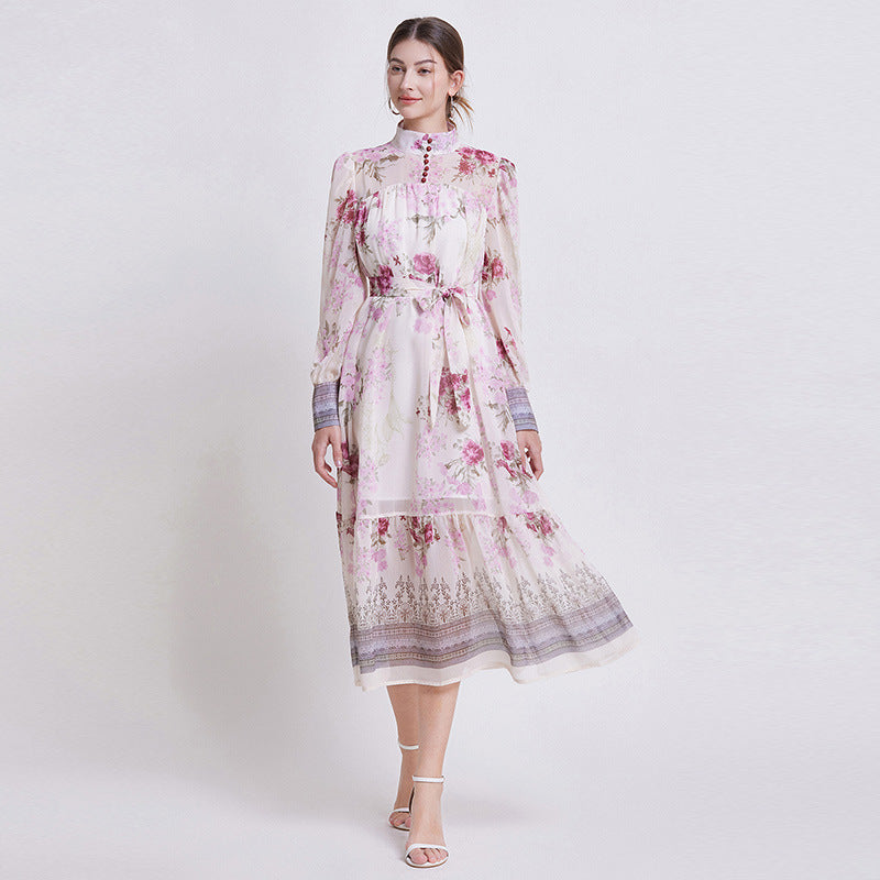 ZEHLIA – ELEGANT BLOMSTRET CHIFFONKJOLE