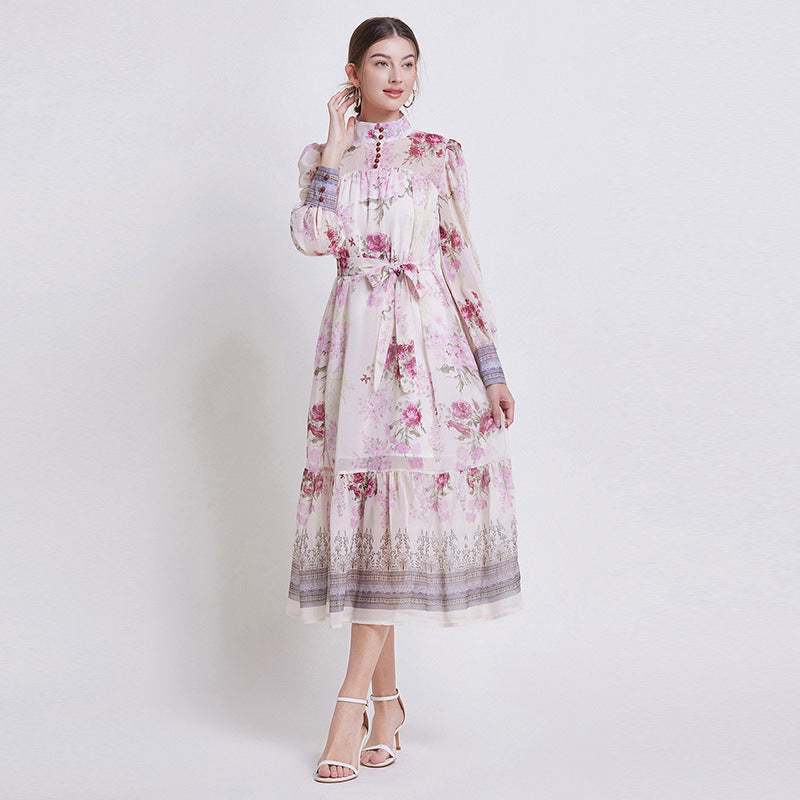 ZEHLIA – ELEGANT BLOMSTRET CHIFFONKJOLE