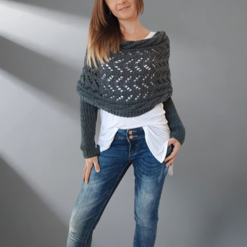 Alfhild | Strikket Poncho med Unikt Preg