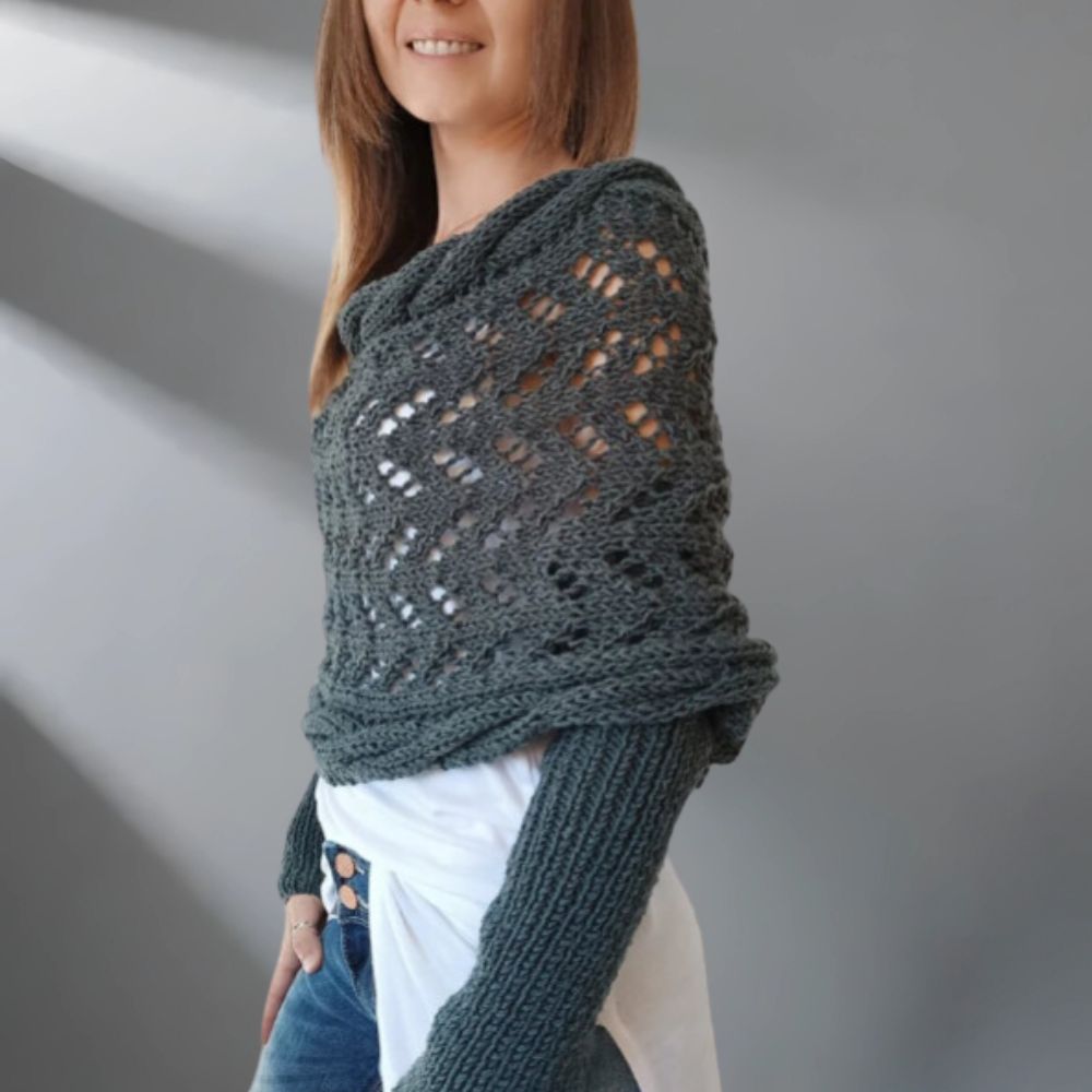 Alfhild | Strikket Poncho med Unikt Preg