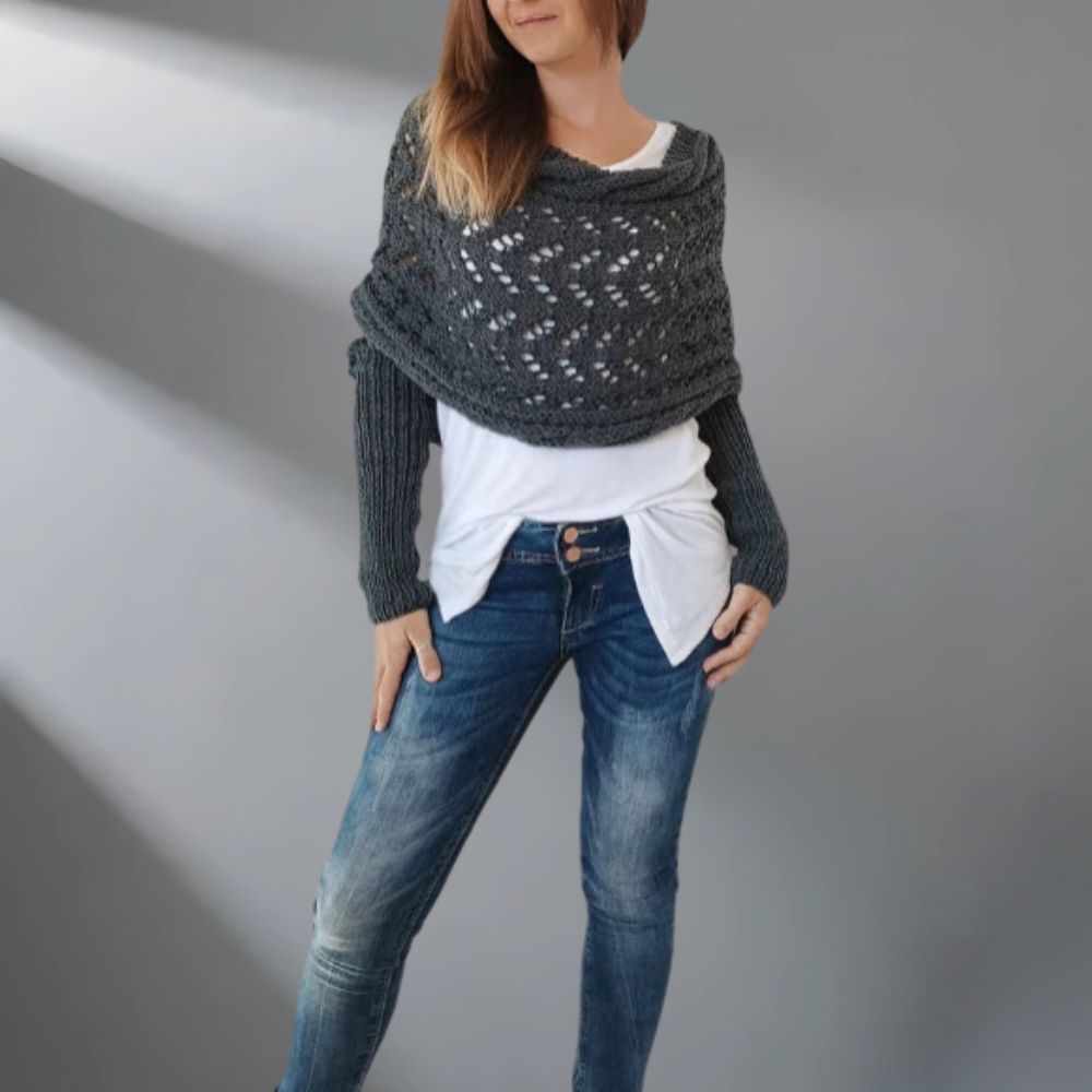 Alfhild | Strikket Poncho med Unikt Preg