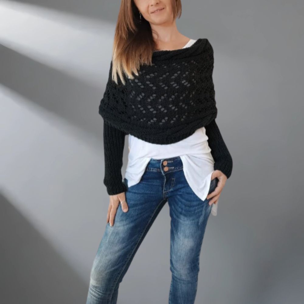 Alfhild | Strikket Poncho med Unikt Preg