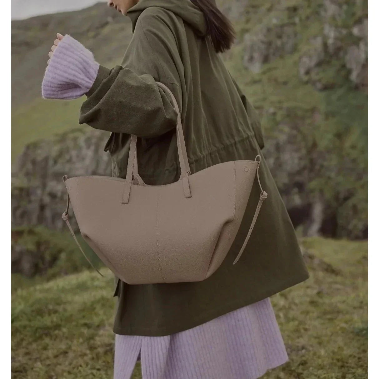 Mara | Taupe Skinn Toteveske i Oversized Design