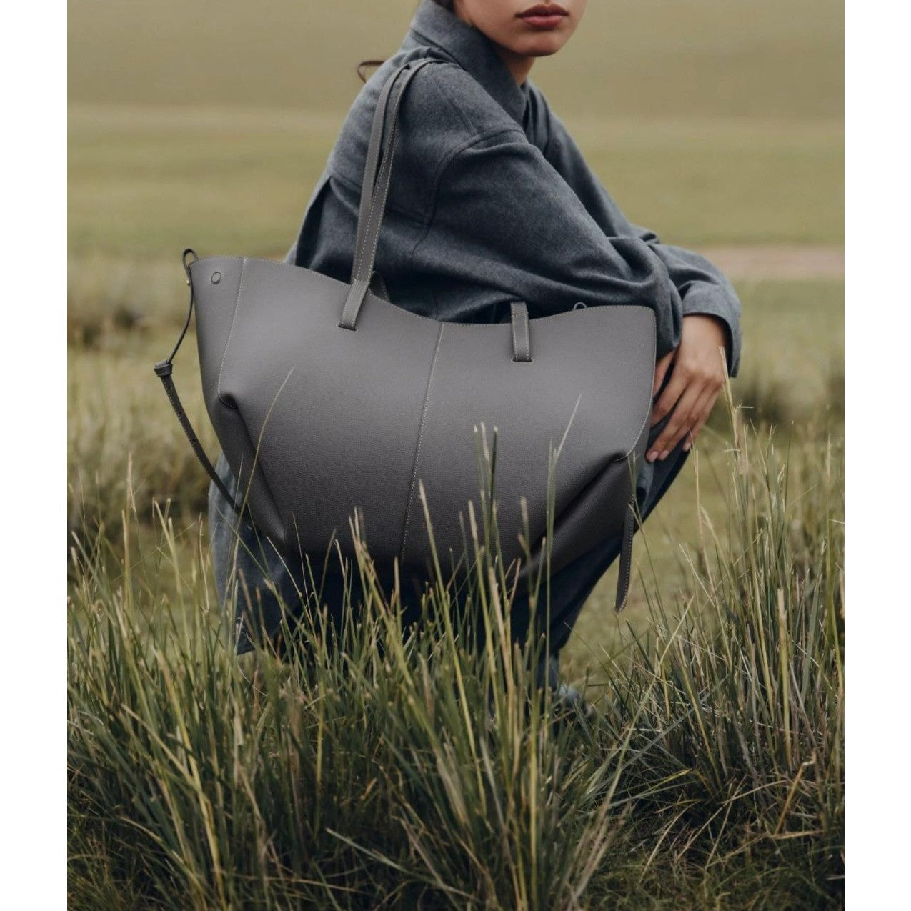 Mara | Taupe Skinn Toteveske i Oversized Design