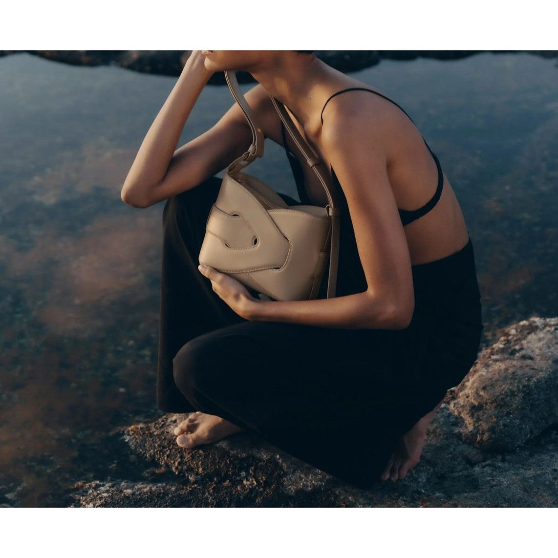 Alma | Skulderveske med Unik Låsedesign