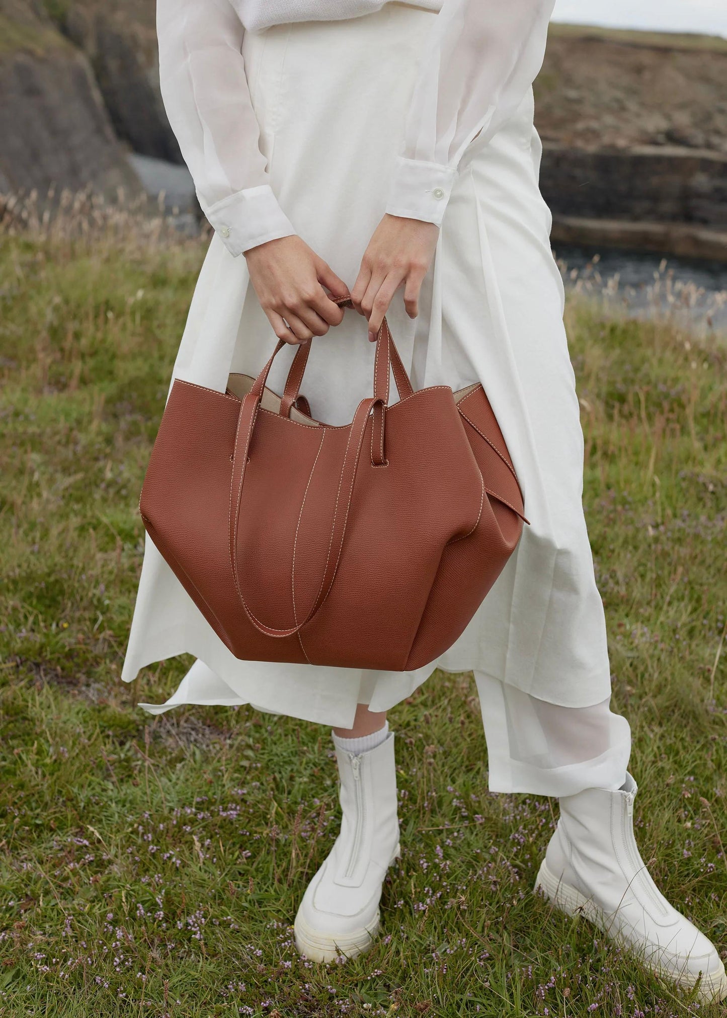 Mara | Taupe Skinn Toteveske i Oversized Design