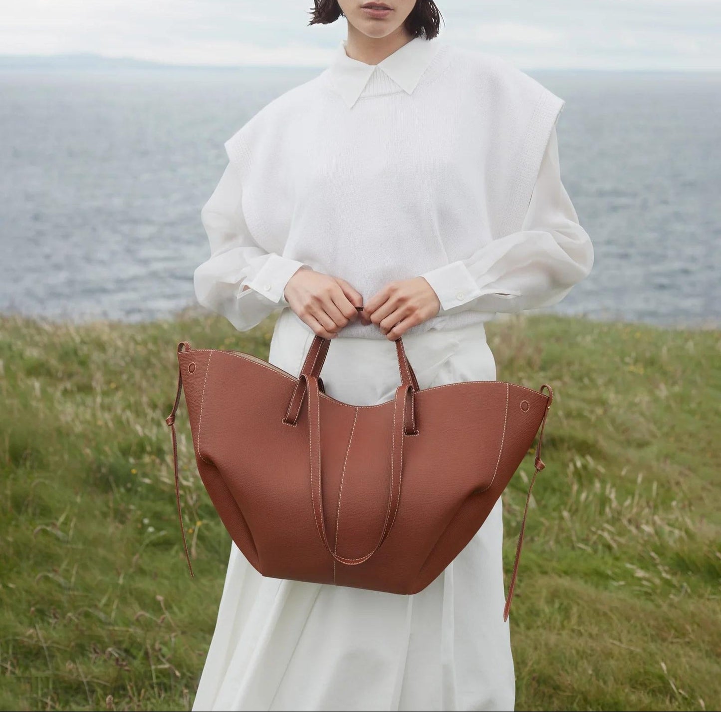 Mara | Taupe Skinn Toteveske i Oversized Design