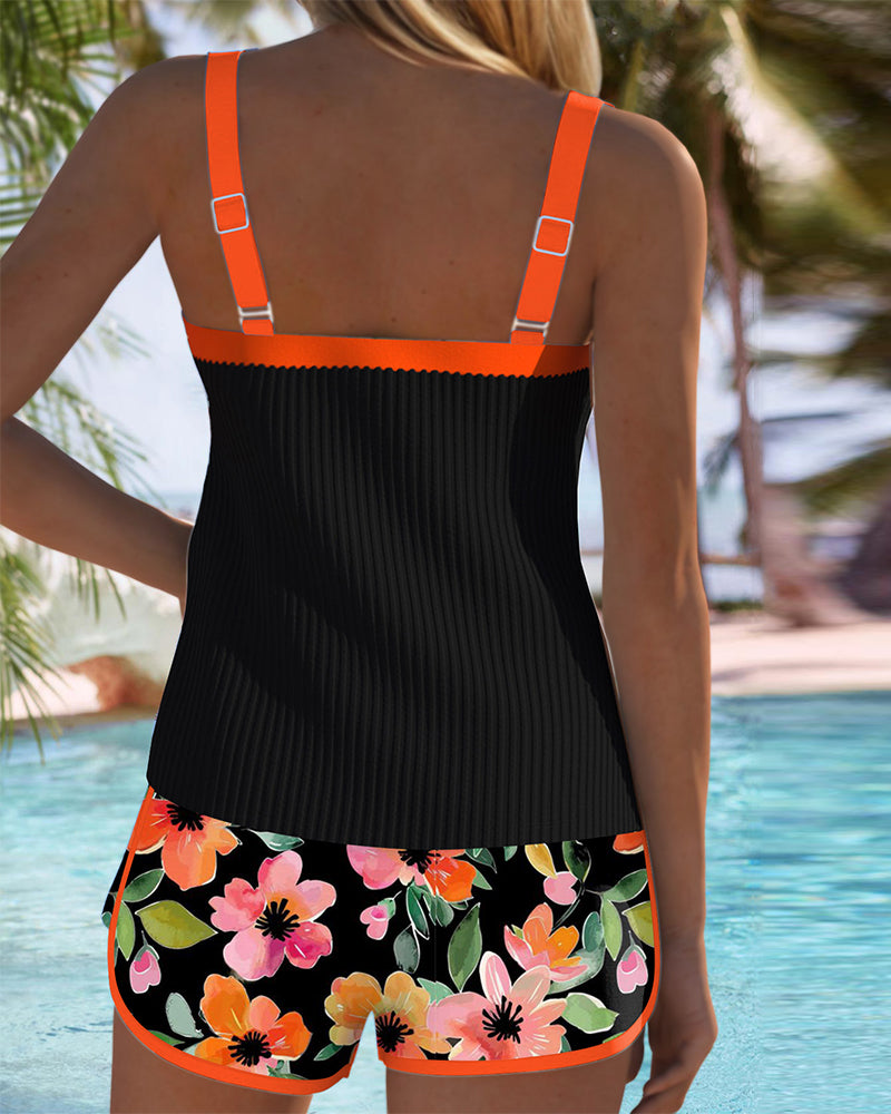 Sophie | Elegant svart tankini med vakre blomster og matchende strandbukse