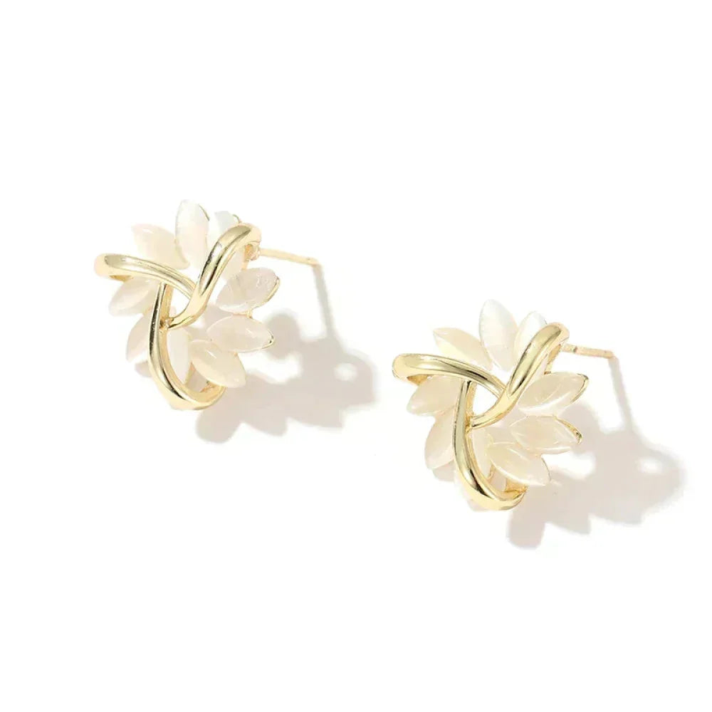 Hesper - Elegante og Eksklusive Opal Petal Circle Stud Øredobber i Gull