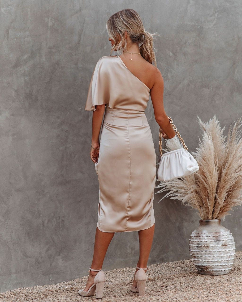 Kaelani - Chic Satin Kjole