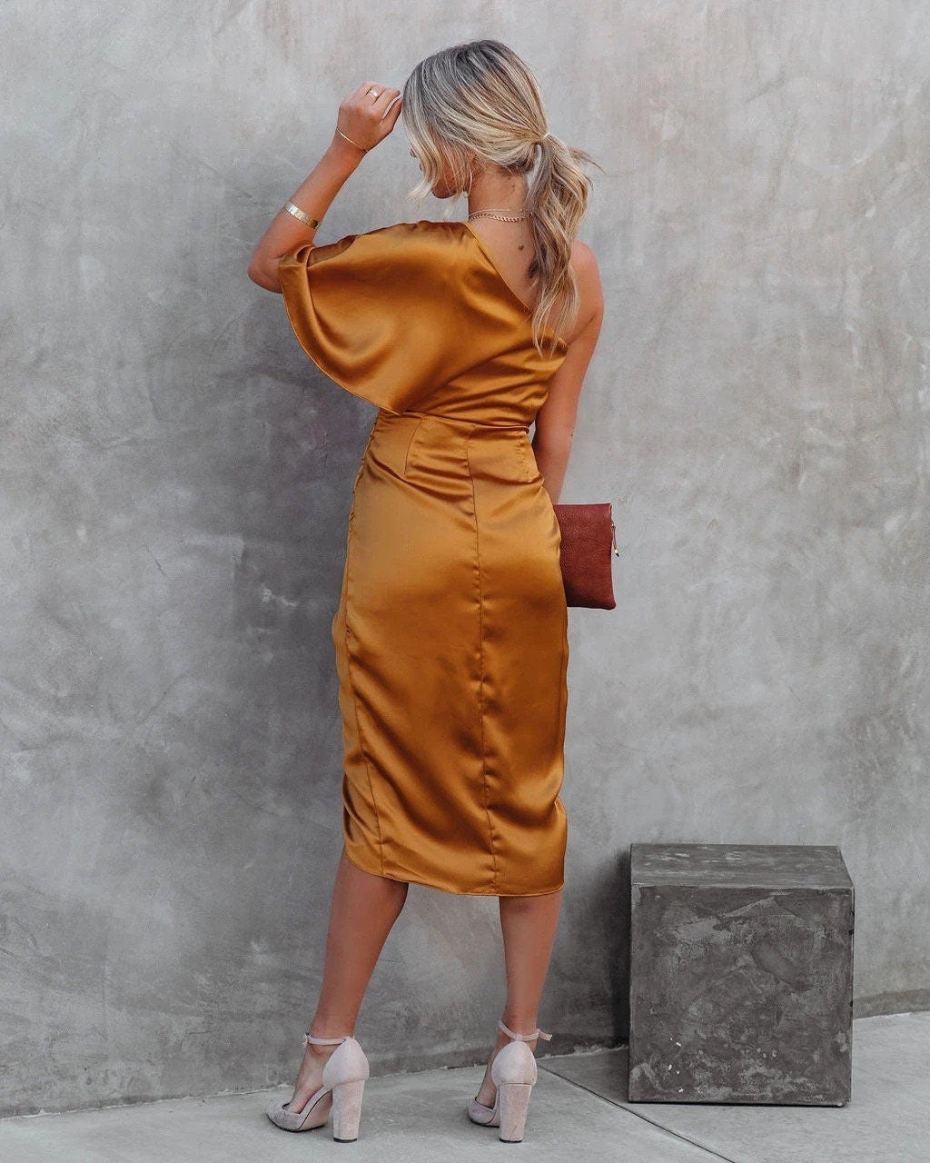 Kaelani - Chic Satin Kjole