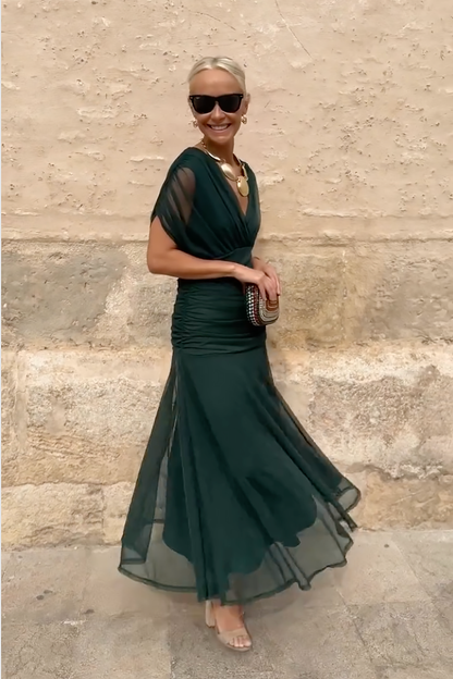 Hennika | Drapert Kjole med Elegant Silhuett