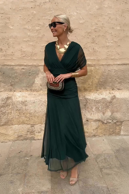 Hennika | Drapert Kjole med Elegant Silhuett