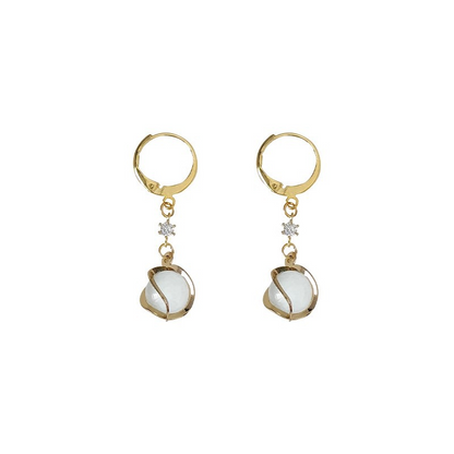 Blythe – Vintage Hvit Opal Hengende Gyldne Øredobber