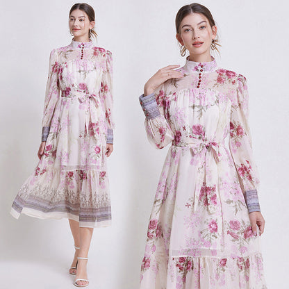 ZEHLIA – ELEGANT BLOMSTRET CHIFFONKJOLE