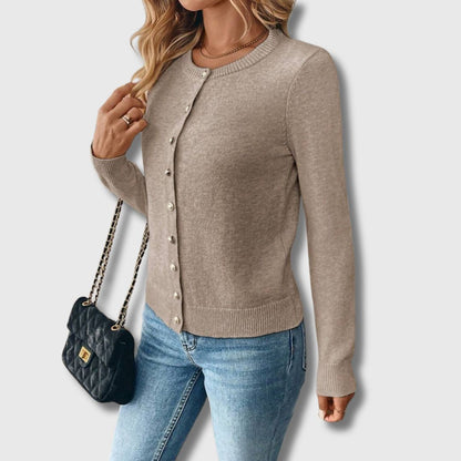 Johanne | Klassisk Cardigan med Perleknapper