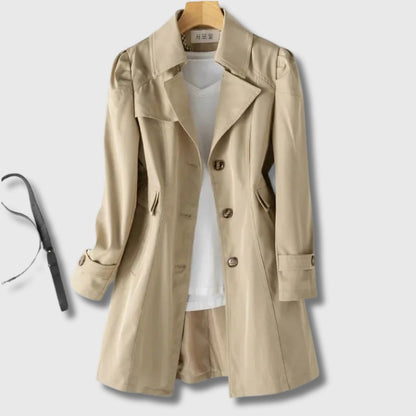 Tove | Trenchcoat chic