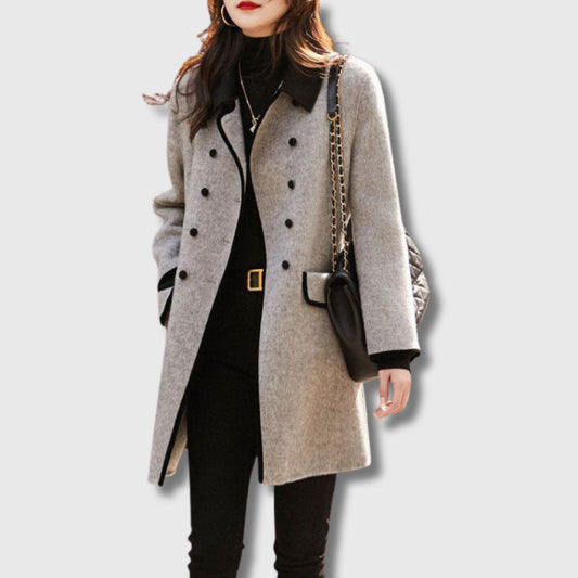 Nora | Trenchcoat Dame