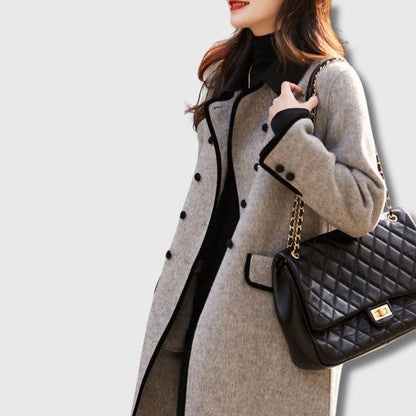 Nora | Trenchcoat Dame