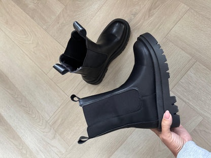 Christina| Chelsea Boots