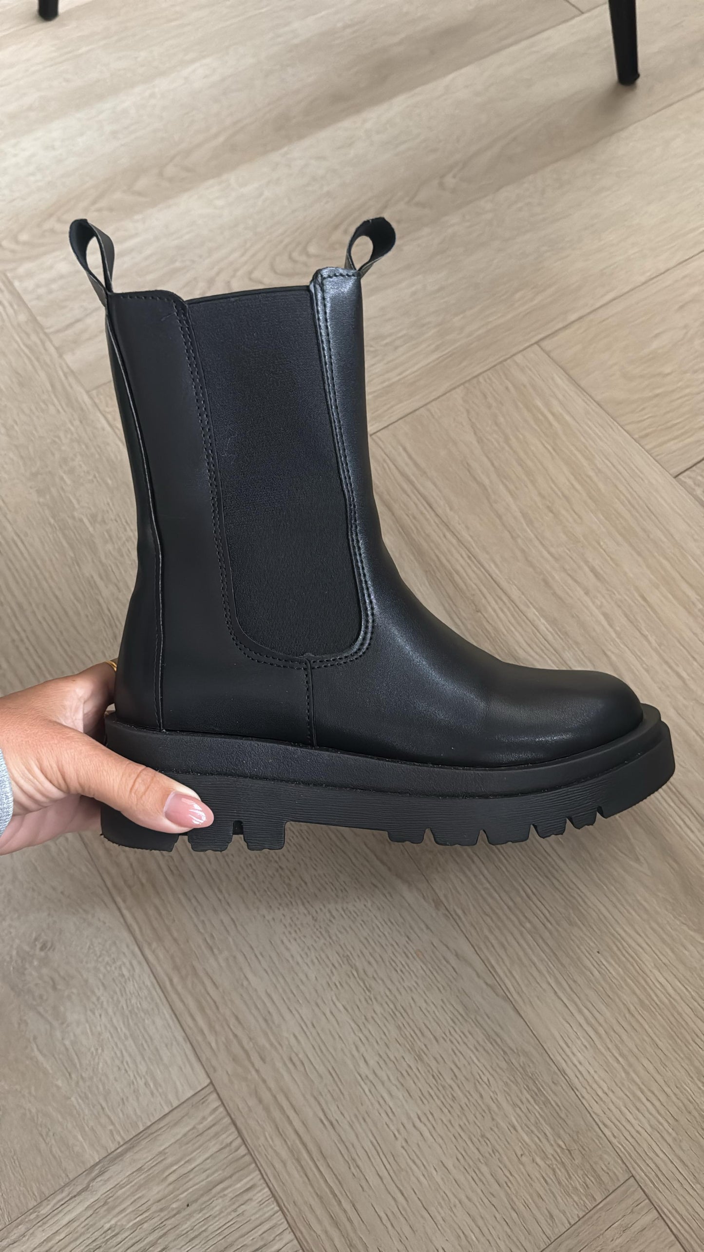 Christina| Chelsea Boots