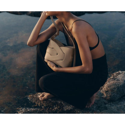 Alma | Skulderveske med Unik Låsedesign