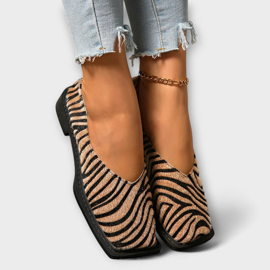 Ulani | Statement flats med dyreinspirert mønster
