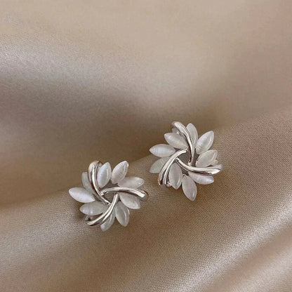 Hesper - Elegante og Eksklusive Opal Petal Circle Stud Øredobber i Gull