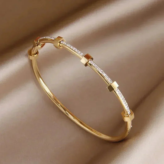 Ensley - Elegant Lys Gull Armbånd